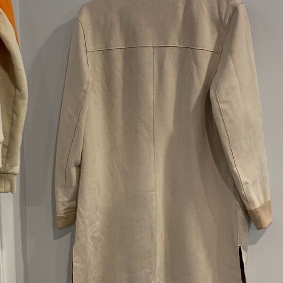 Tahari Cream Trench Faux Suede Coat with Classic Lapels and Mid-Length Design - Picture 3 of 12